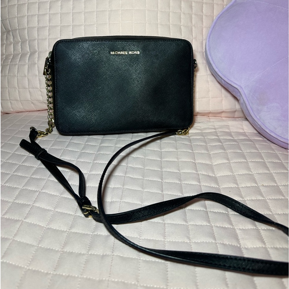 Used- Michael Kors Leather Jet Set East West Crossbody